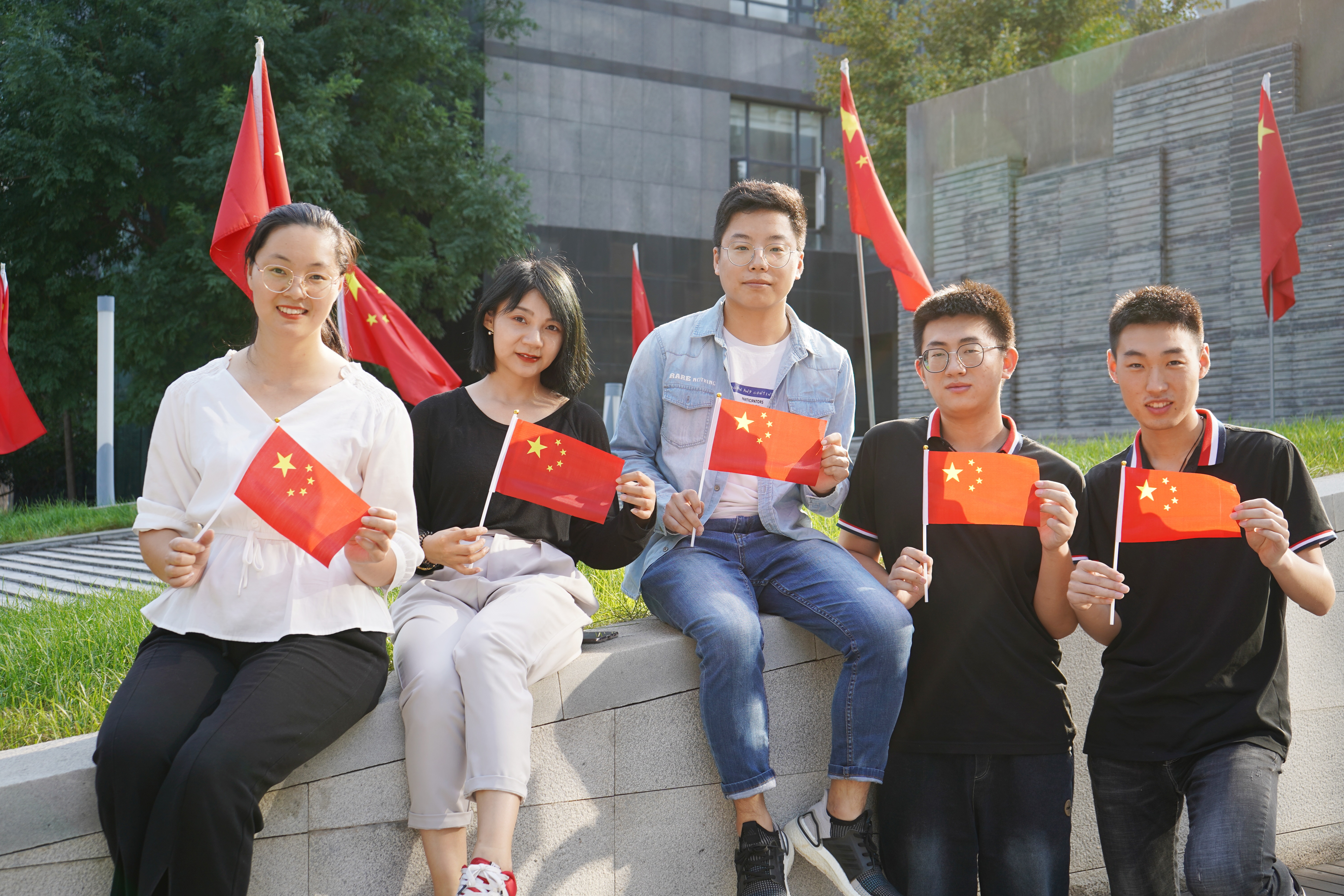 我和國旗合個影丨來自工大科雅人的表白(圖4)