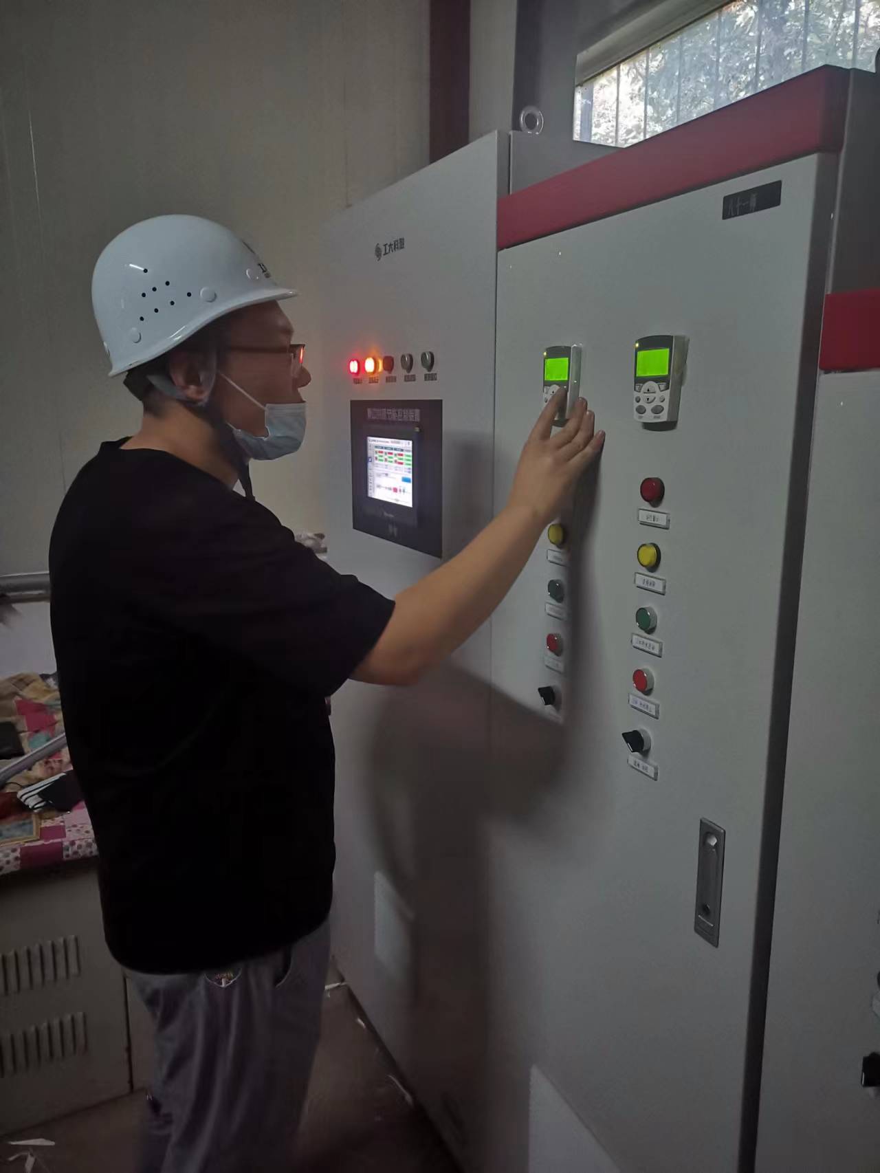 【國(guó)慶堅(jiān)守，此刻我在崗】工大科雅人全力備戰(zhàn)今冬供暖（三）(圖1)